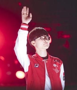 LetMe 说： Invictus Gaming 不能输给 Royal Never Give Up 。如果他们输掉比赛，他们就只能回家自爆！