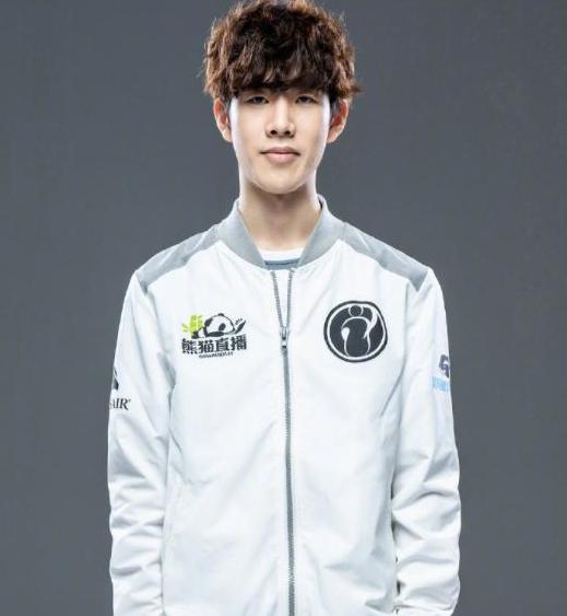 主教练Ewok离开 Rex Regum Qeon