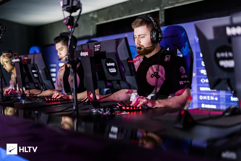 Tarzan赵信的突破野心穿透了 Top Esports 。兄弟的操作难以匹敌， Anyone's Legend 率先拿到赛点