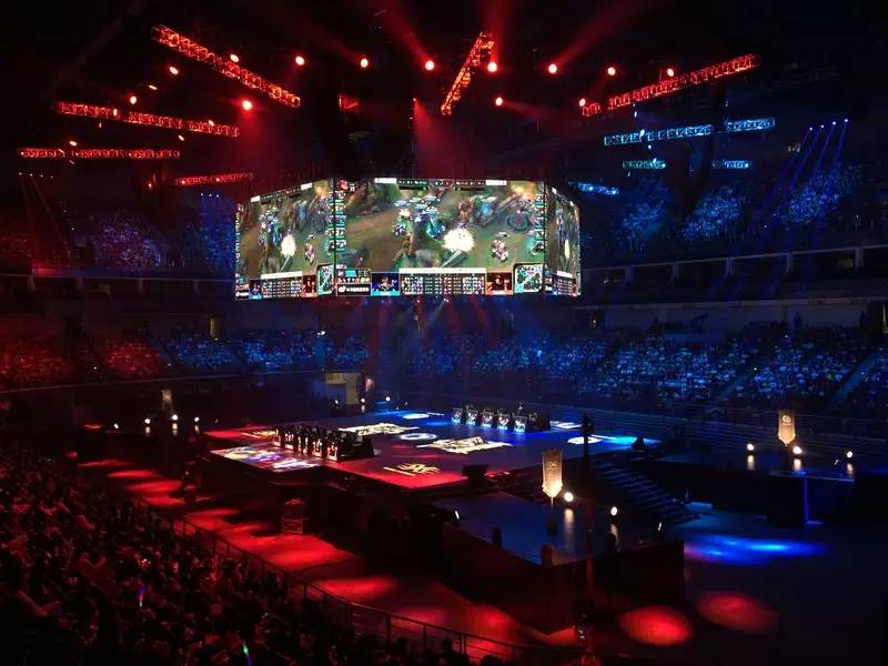 Wildcard Gaming 的联合所有者；成为武装袭击的受害者