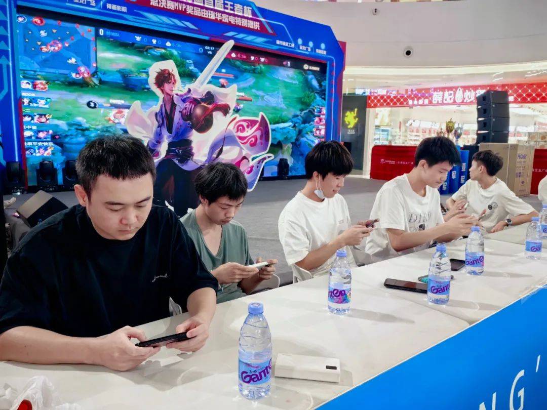 FunPlus Phoenix 和 Trace Esports 在 VCT 2025： 中国第二阶段中被淘汰