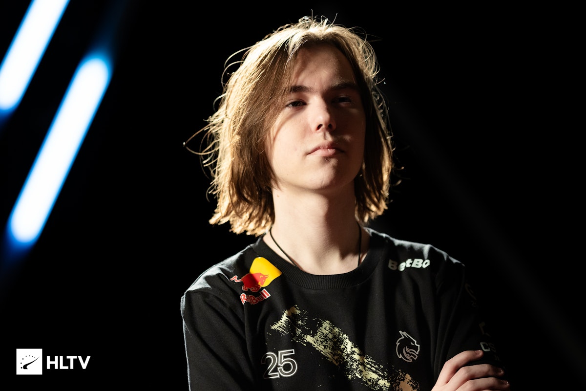 重磅！LPL官宣首发名单变动，Uzi取代Doggo出战，下路对线Viper